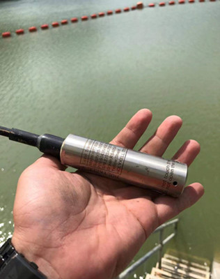 Submersible water level sensor used in dams for water level monitoring